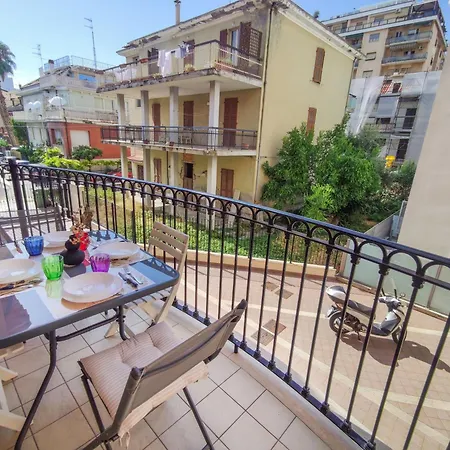 Bilocale Damiani A Due Passi Dal Mare Nyaraló *